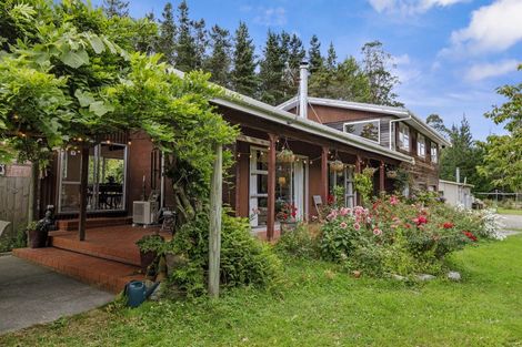 Photo of property in 84 Crowther Road, Wainuiomata, 5373