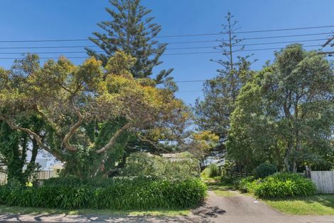 Photo of property in 135 Karewa Parade, Papamoa Beach, Papamoa, 3118