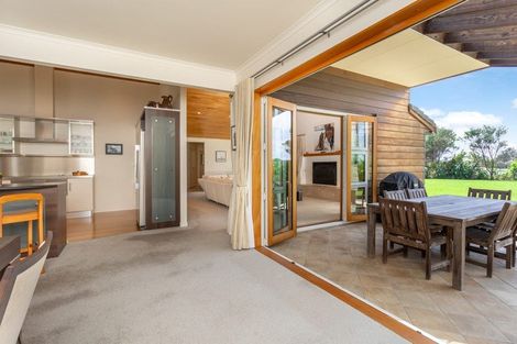 Photo of property in 51 Donohue Road, South Head, Helensville, 0874