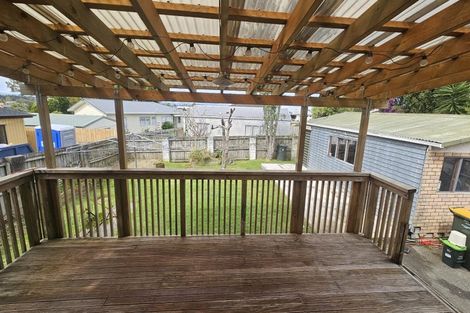 Photo of property in 73 Hyperion Drive, Randwick Park, Auckland, 2105