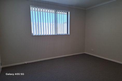 Photo of property in 36 Misty Valley Drive, Henderson, Auckland, 0612