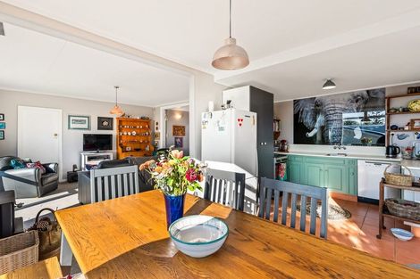 Photo of property in 16 Frances Street, Waikanae Beach, Waikanae, 5036