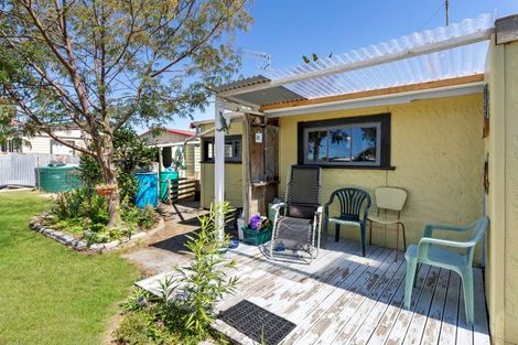 Photo of property in 13 Beach Street, Tangimoana, 4822