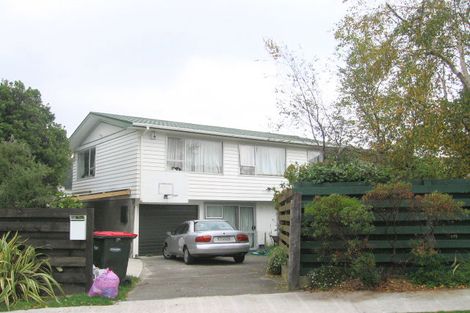 Photo of property in 124 Taylor Terrace, Tawa, Wellington, 5028