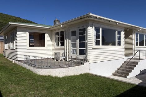 Photo of property in 11 Winara Avenue, Waikanae, 5036