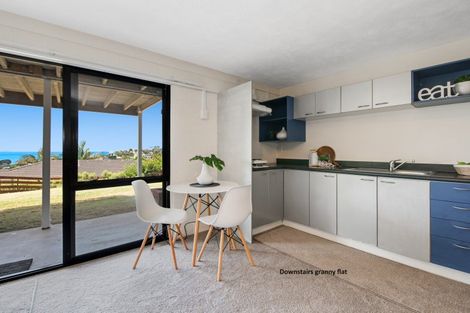 Photo of property in 15 Higham Ferrers Place, Red Beach, 0932