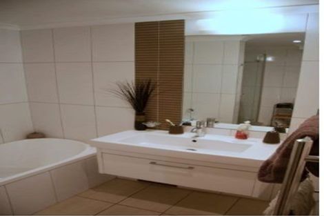 Photo of property in Bellagio Apartments, 7a/39 Taranaki Street, Te Aro, Wellington, 6011