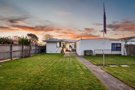 Photo of property in 320 Main North Road, Redwood, Christchurch, 8051