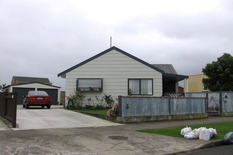 Photo of property in 75 Hillcrest Drive, Kelvin Grove, Palmerston North, 4414