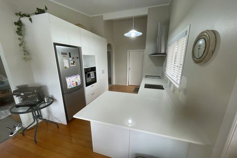 Photo of property in 8 Lantana Road, Green Bay, Auckland, 0604