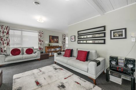 Photo of property in 77 Gemstone Drive, Birchville, Upper Hutt, 5018