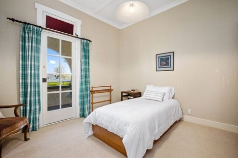 Photo of property in 384 Devonport Road, Tauranga South, Tauranga, 3112
