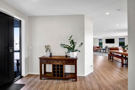 Photo of property in 1 Larlin Drive, Hawera, 4675