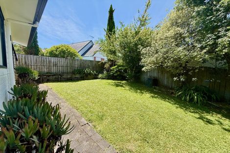 Photo of property in 1/8 Ronald Macken Place, Windsor Park, Auckland, 0632