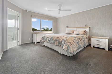 Photo of property in 8a Hauraki Crescent, Pinehill, Auckland, 0632