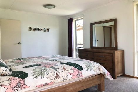 Photo of property in 4 Holloway Road, Omata, New Plymouth, 4374