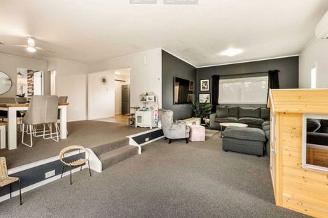 Photo of property in 93 Oreil Avenue, West Harbour, Auckland, 0618