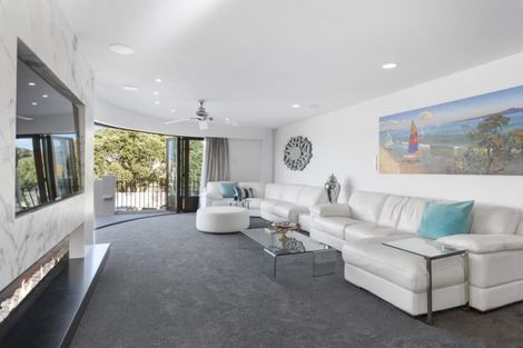 Photo of property in 1/60 Milford Road, Milford, Auckland, 0620