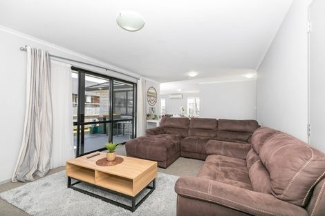 Photo of property in 12 Ruske Place, Grandview Heights, Hamilton, 3200