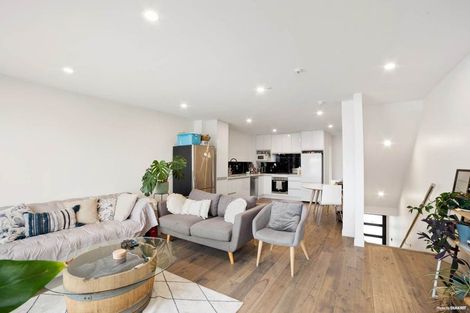 Photo of property in 18 Peony Mews, Oteha, Auckland, 0632