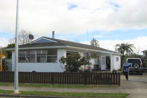 Photo of property in 8 Matipo Place, Edgecumbe, 3120