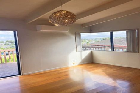 Photo of property in 97 Totaravale Drive, Totara Vale, Auckland, 0629