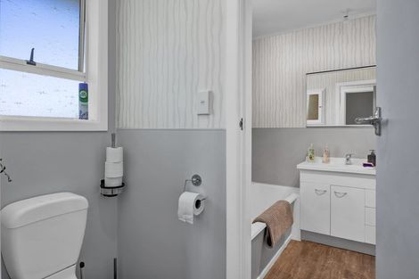 Photo of property in 74 Riemenschneider Street, Manaia, 4612