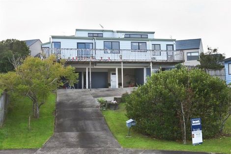 Photo of property in 97 Totaravale Drive, Totara Vale, Auckland, 0629