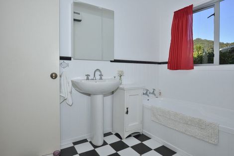 Photo of property in 53 Fortescue Street, Mahia, Nuhaka, 4198