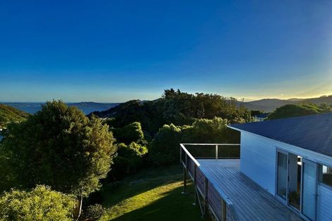 Photo of property in 86 Ruskin Road, Newlands, Wellington, 6037