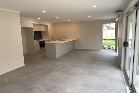 Photo of property in 59 Vinistra Road, Kumeu, 0810