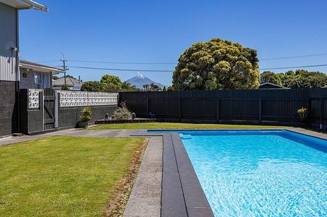 Photo of property in 74 Riemenschneider Street, Manaia, 4612