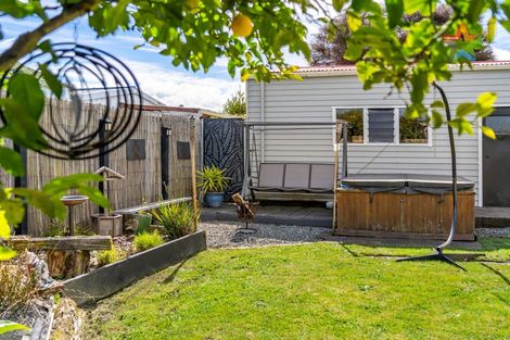 Photo of property in 5 Harvard Grove, Totara Park, Upper Hutt, 5018