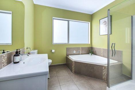 Photo of property in 11 Pharazyn Avenue, Waikanae Beach, Waikanae, 5036