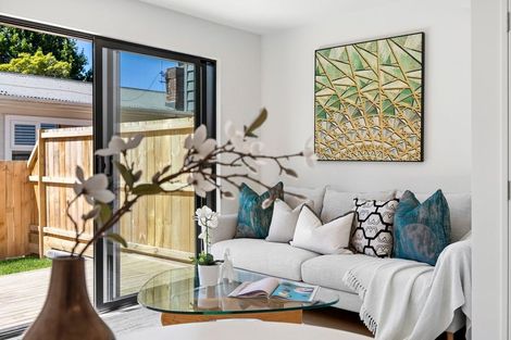 Photo of property in 6/11 Stottholm Road, Titirangi, Auckland, 0604