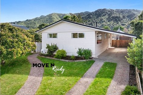 Photo of property in 28 Omaha Grove, Totara Park, Upper Hutt, 5018