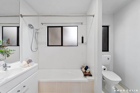 Photo of property in 2/26 Unsworth Drive, Unsworth Heights, Auckland, 0632