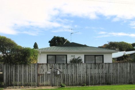 Photo of property in 32 Greenaway Road, Waikanae, 5036