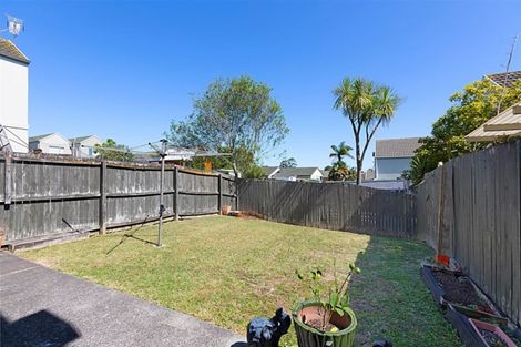 Photo of property in 21 Stephen Avenue, Henderson, Auckland, 0610