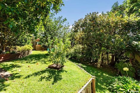 Photo of property in 37 Sartors Avenue, Northcross, Auckland, 0630