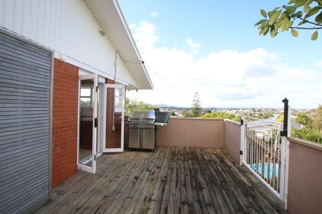 Photo of property in 1/48 Hogans Road, Glenfield, Auckland, 0629