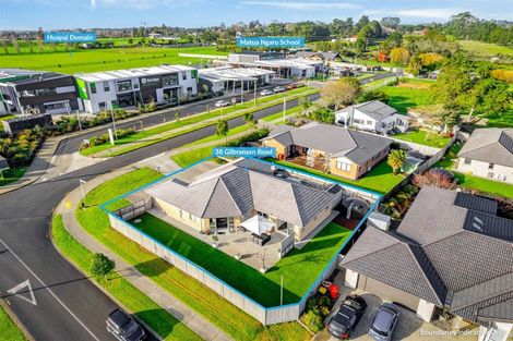 Photo of property in 38 Gilbransen Road, Kumeu, 0810