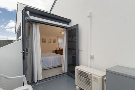 Photo of property in 480c Devonport Road, Tauranga South, Tauranga, 3112