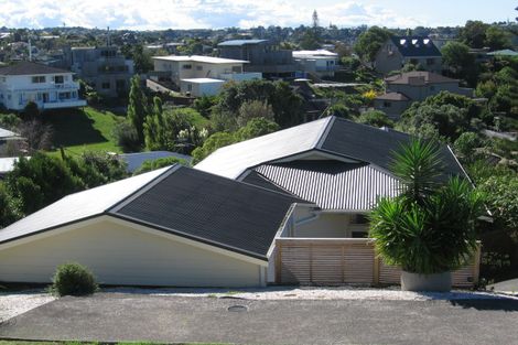 Photo of property in 659 Beach Road, Rothesay Bay, Auckland, 0630
