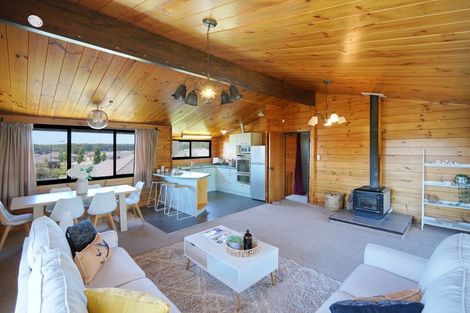 Photo of property in 8 Panckhurst Drive, Woodend, 7610