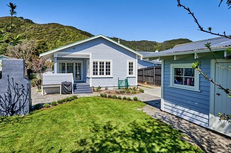 Photo of property in 38 Tuatoru Street, Eastbourne, Lower Hutt, 5013