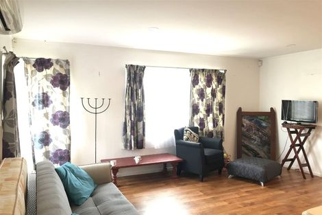 Photo of property in 1/2 Aotea Road, Glen Eden, Auckland, 0602