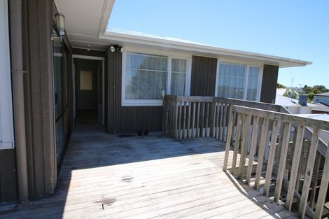 Photo of property in 20a Roberts Road, Te Atatu South, Auckland, 0610