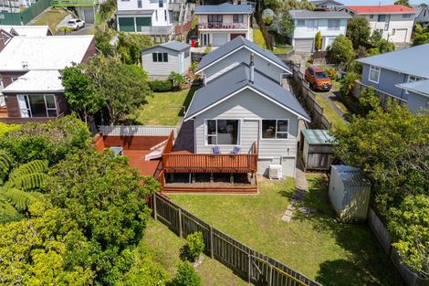 Photo of property in 8 Fitzpatrick Street, Newlands, Wellington, 6037