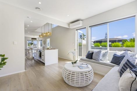 Photo of property in 69 De Luen Avenue, Tindalls Beach, Whangaparaoa, 0930